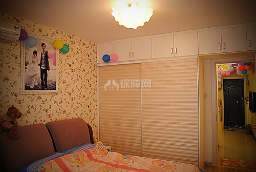 衣柜，田園風(fēng)的大概都是這樣的吧。