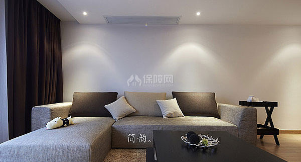 客厅，少了点装饰品，如果来副装饰画就更好了。