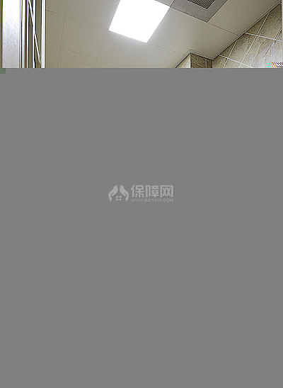從陽臺(tái)方向看去，通過過道便是餐廚的地盤了。