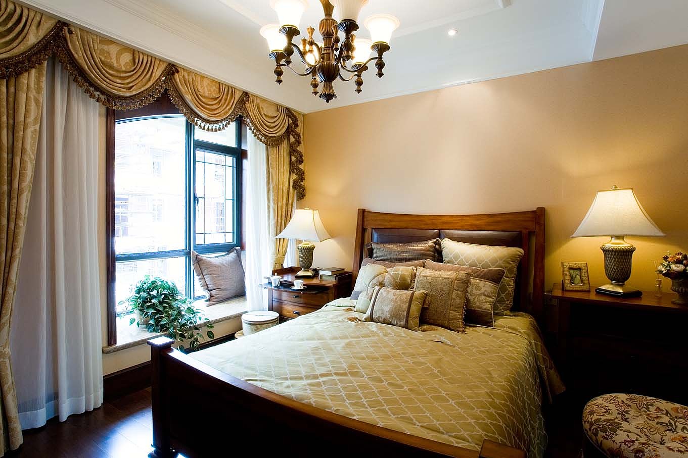 楼盘地址：俊峰香格里拉户型面积：220平方设计风格