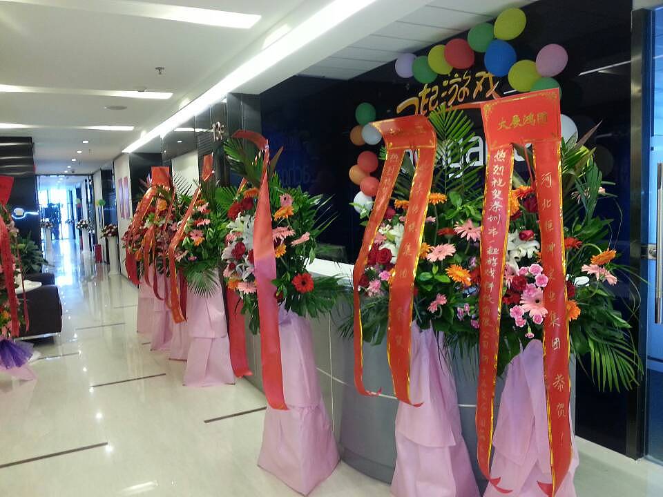 一起游戏，年轻活力有朝气。