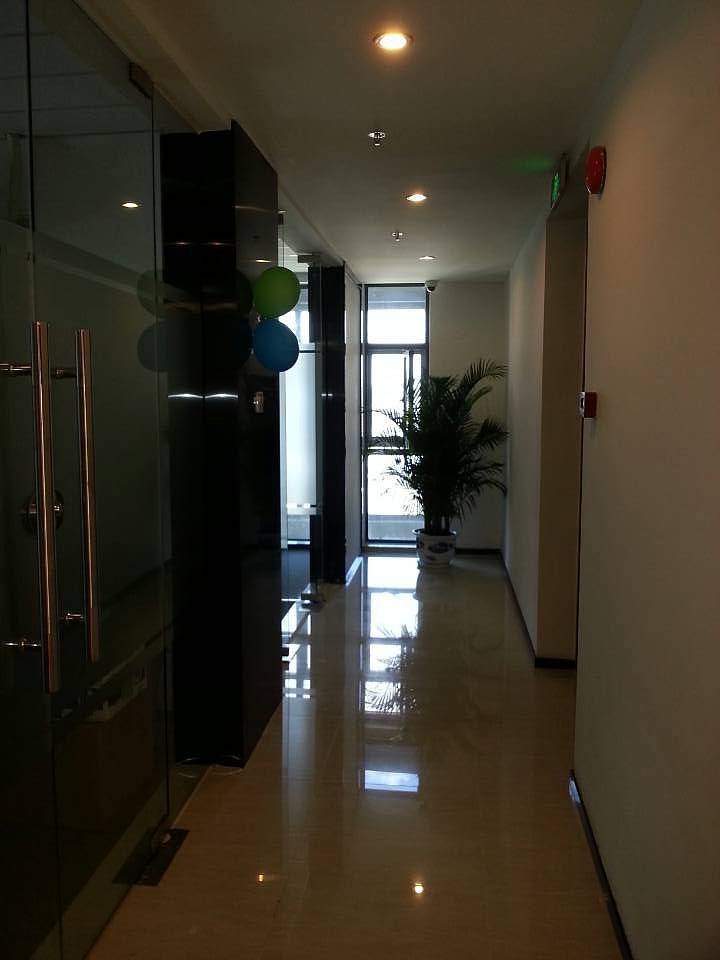 一起游戏，年轻活力有朝气。