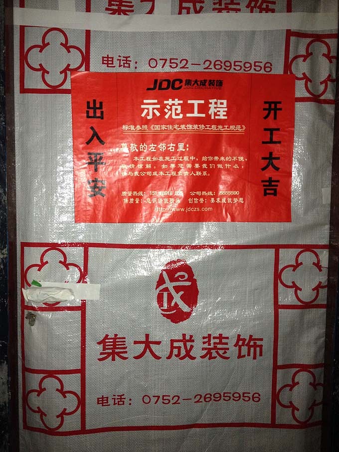本案为现代简约风格，简单的线条，简单的组合，再加入