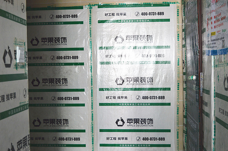      时尚简约装修风格是以简洁的表现形式来满足