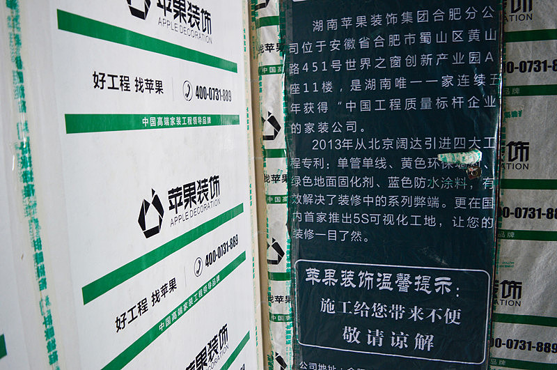      时尚简约装修风格是以简洁的表现形式来满足
