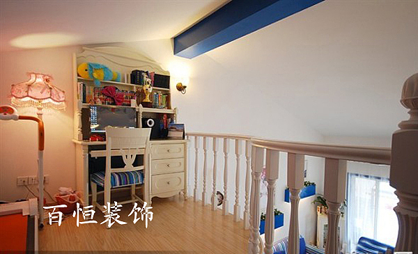 一进房间就会想到蔚蓝色的海洋,海天一色的自然美景。