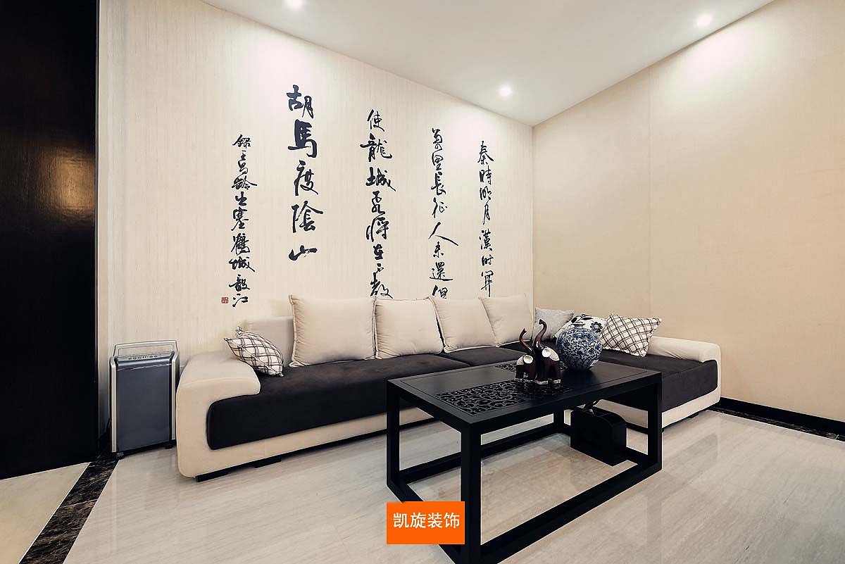 中式风格在家居布局上讲究方正、对称的布局形式，讲究