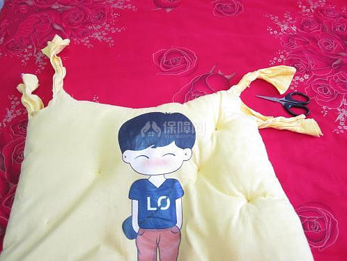 家居DIY：旧衣服别丢!旧衣服变坐垫抱枕萌萌哒!