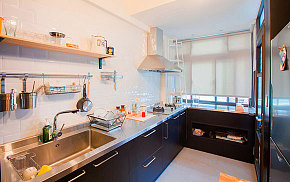 65平彩色长廊公寓厨房装修设计