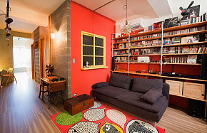65平彩色长廊公寓客厅装修设计