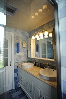 舒适地中海风格两居室卫生间背景墙装修图
