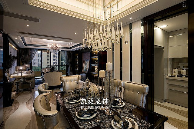 此设计风格定位为新古典风格,整体采用的是深浅搭,软