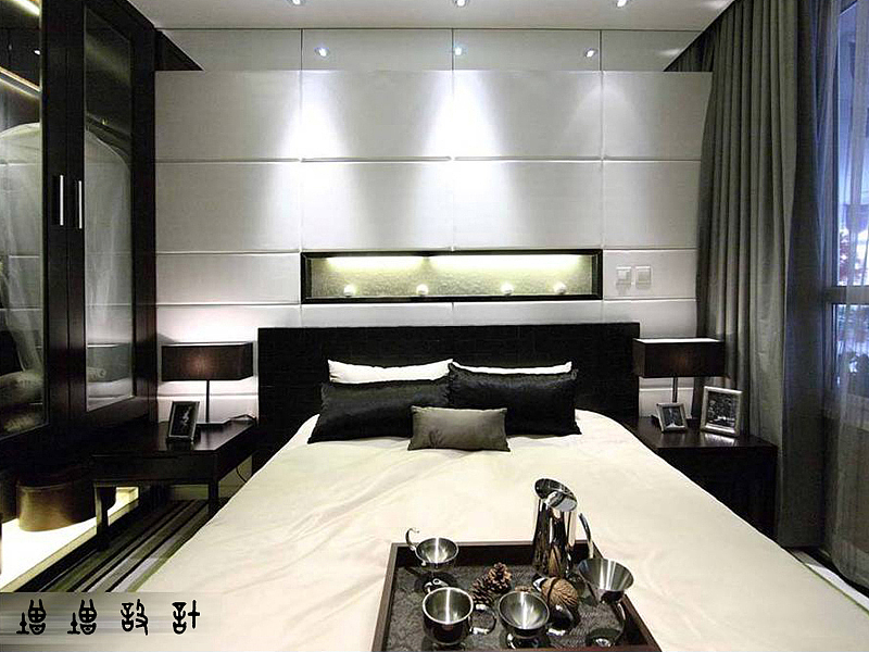 业主为一家三口。设计需求：厨房改为开放式，客餐厅及
