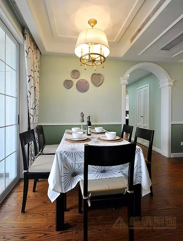 约克郡建筑面积：120平米户 型：三室两厅装修风格