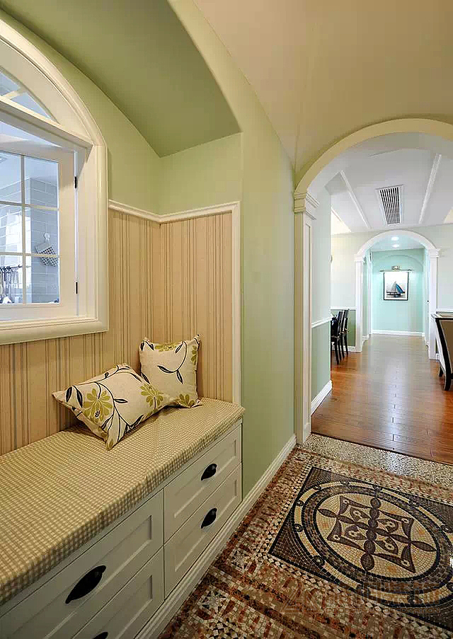 约克郡建筑面积：120平米户 型：三室两厅装修风格