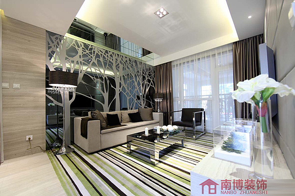 简约又不失奢华，华丽又不花哨，新古典的装修给人温馨