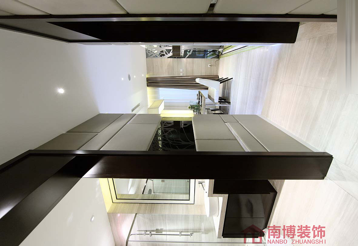 简约又不失奢华，华丽又不花哨，新古典的装修给人温馨