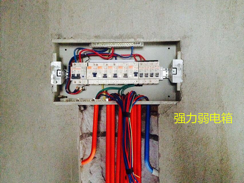 正荣御园水电施工现场，正规水电线路走法。采用上海熊