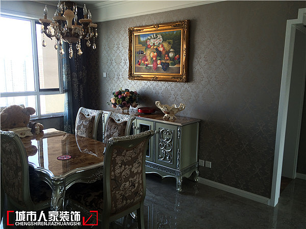 电视背景墙决定了整个客厅的档次，它全部采瓷砖做成，