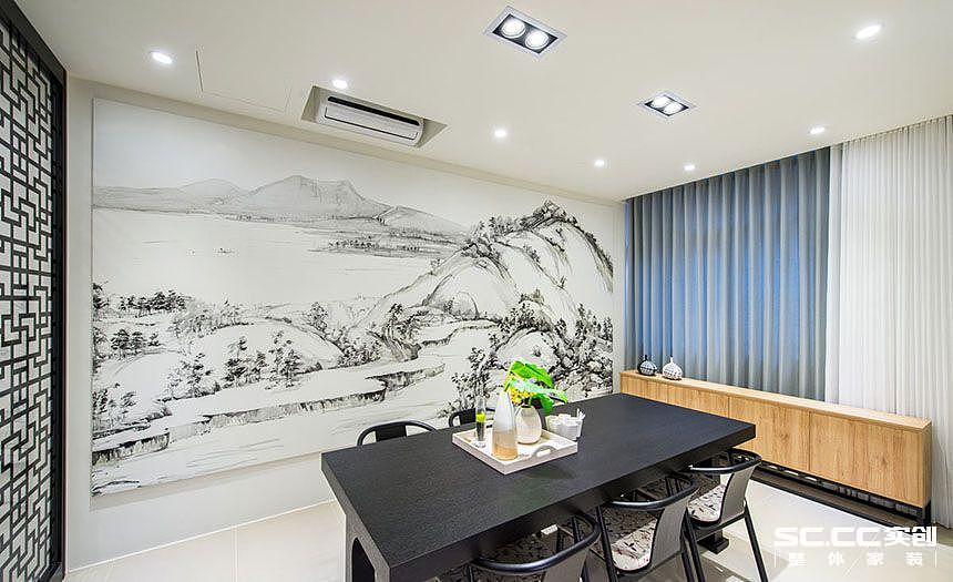 墨色或浓或淡，画面或虚或实，在极简的画风中生动复刻