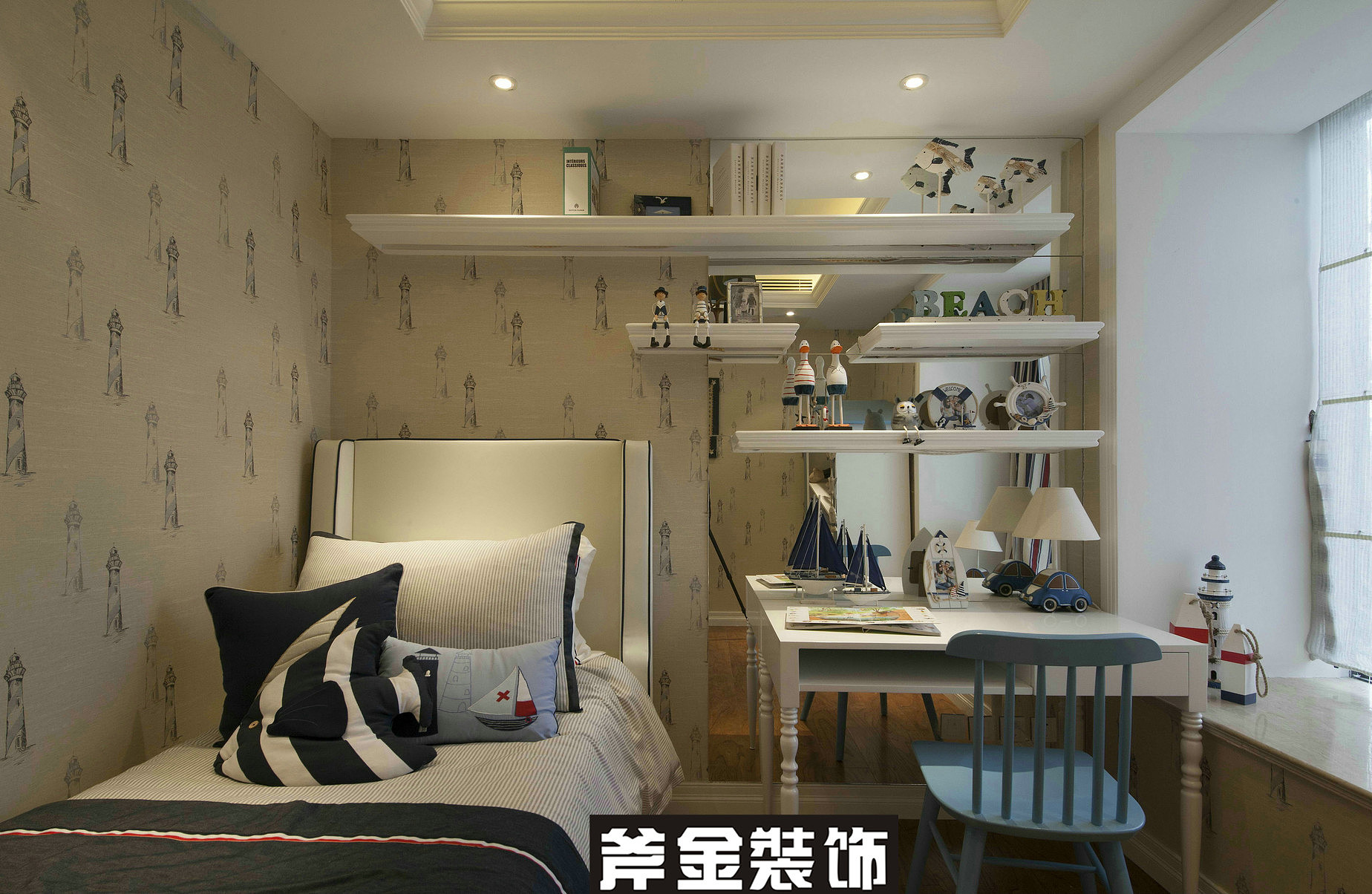 中西元素的穿插融合、古典与时尚的共生，既充满东方的