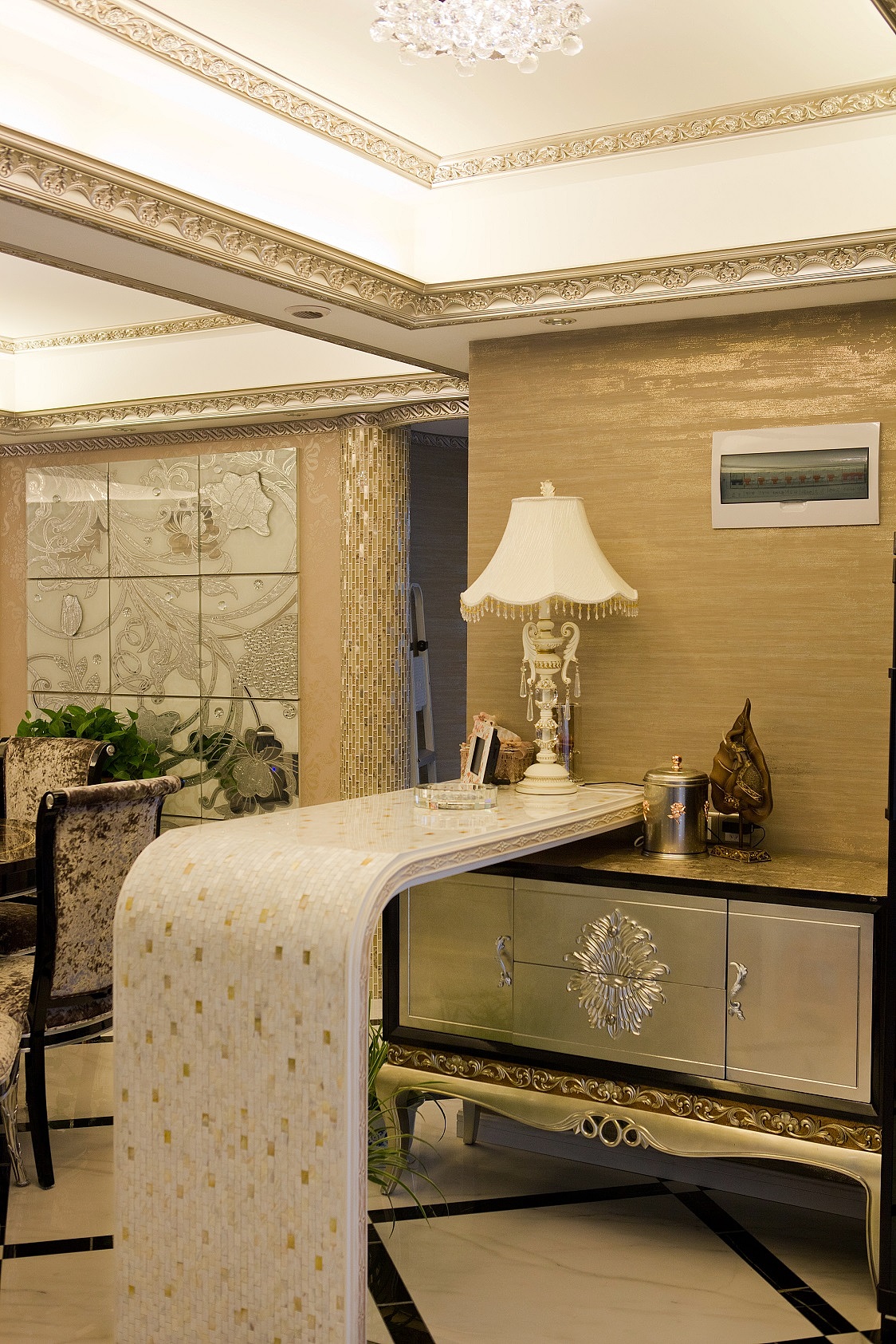 后现代风格，彰显富贵气息，体现主人的生活品味品质