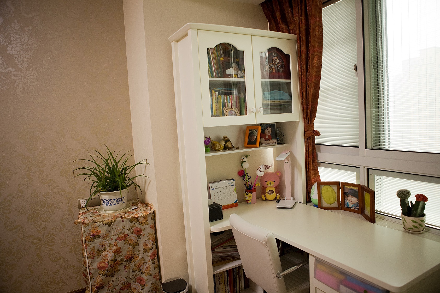 后现代风格，彰显富贵气息，体现主人的生活品味品质