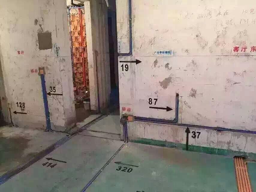 欧式风格：强调以华丽的装饰、浓烈的色彩、精美的造型