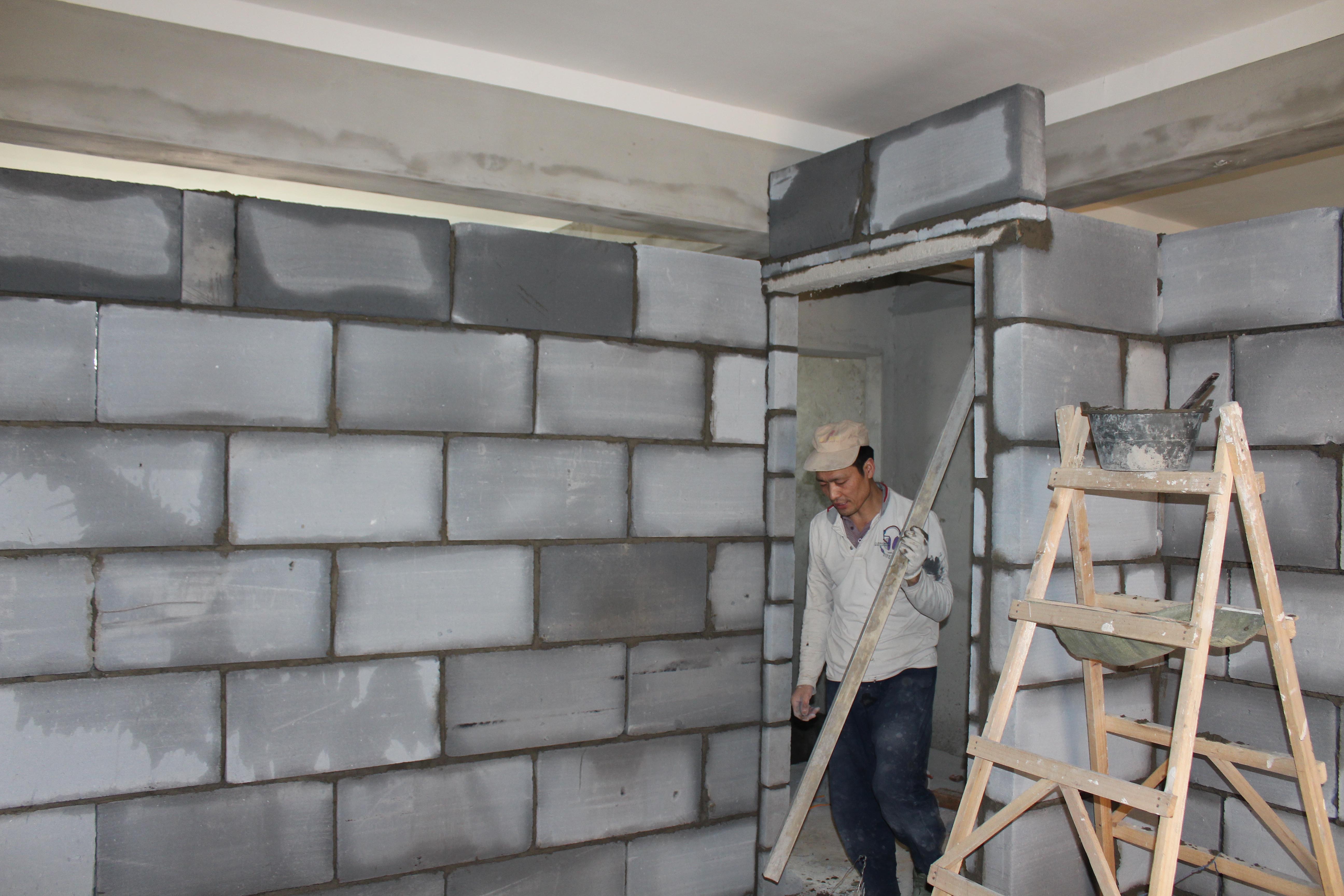 开工进场，拆墙强工程和走水电和封槽