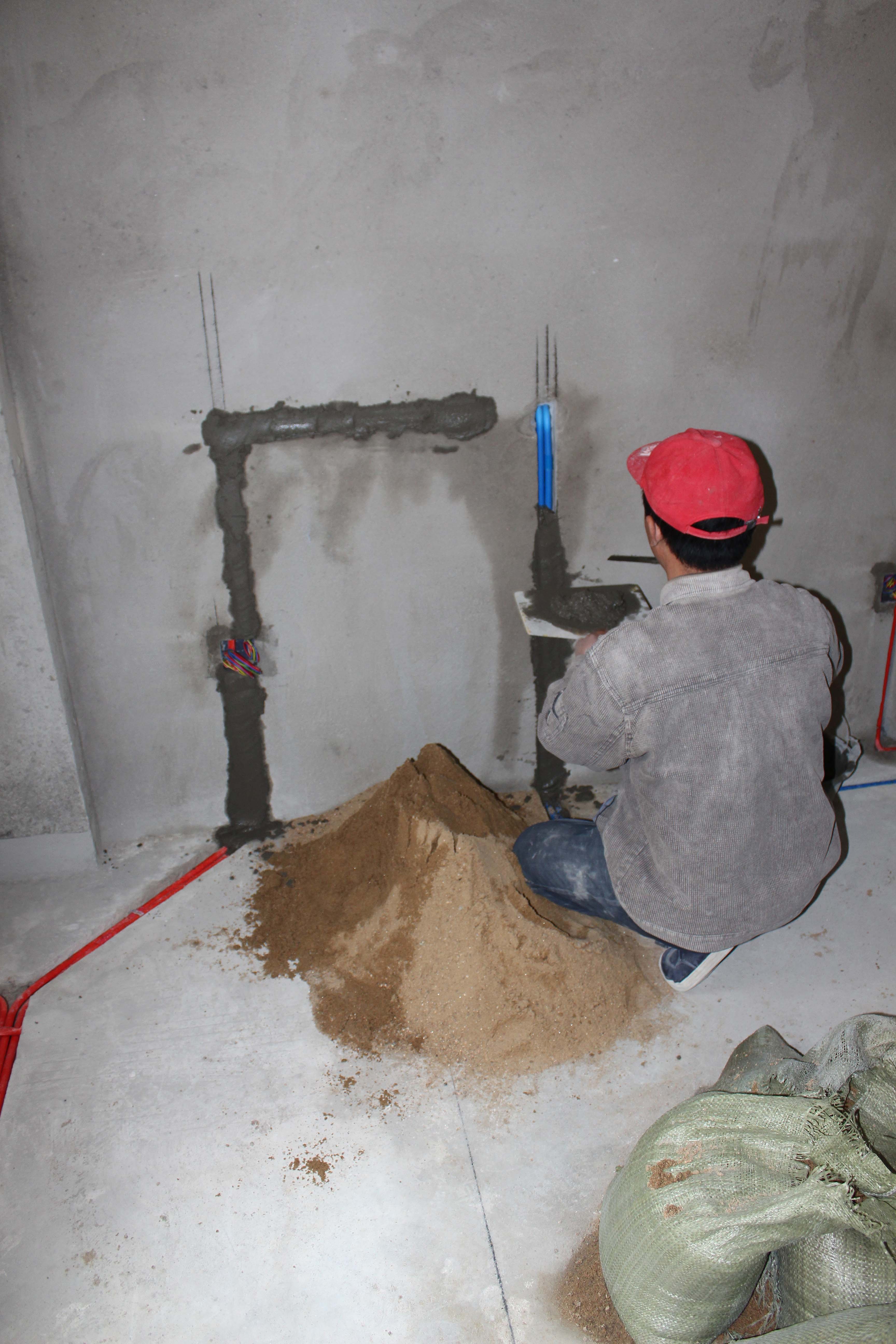 开工进场，拆墙强工程和走水电和封槽