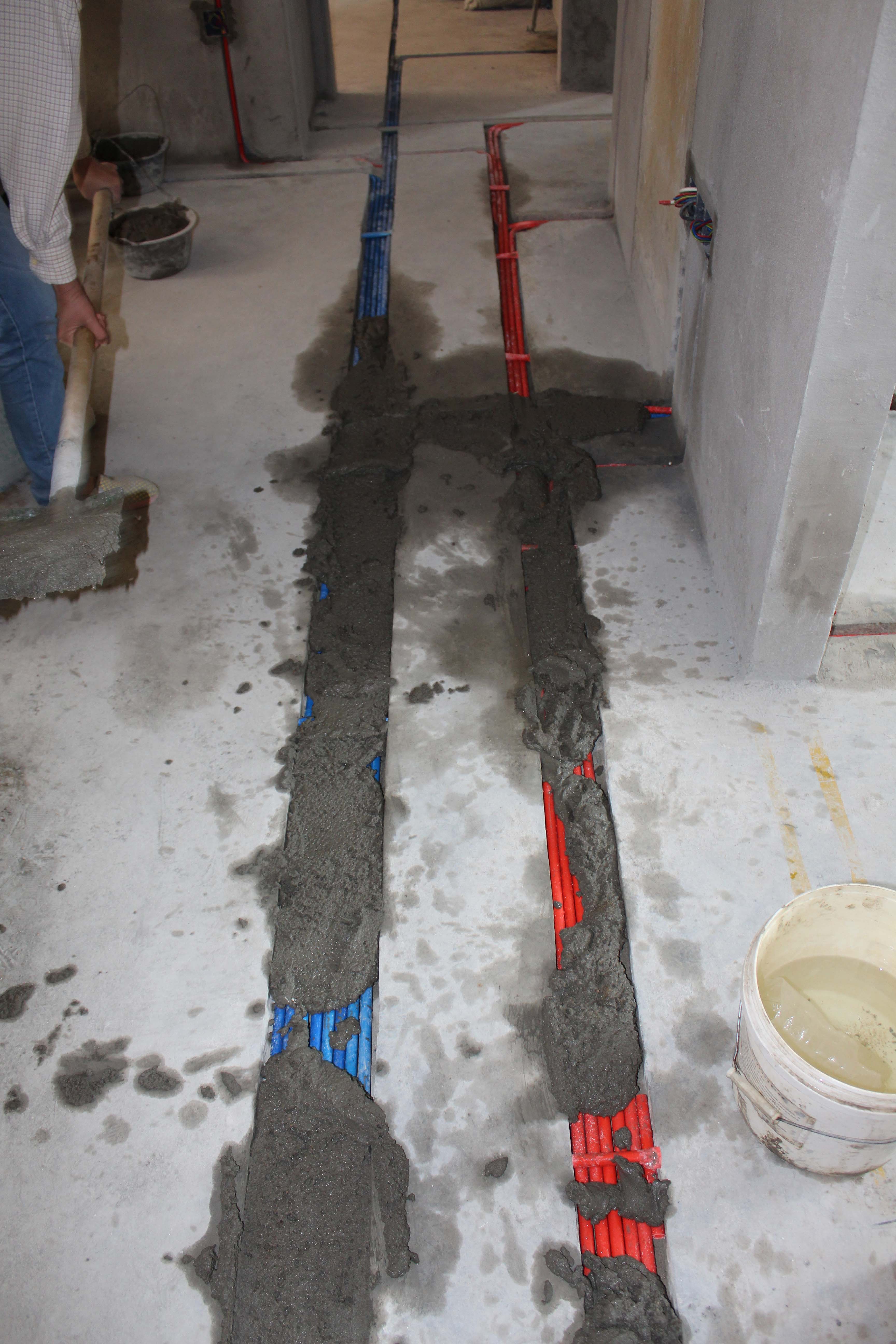 开工进场，拆墙强工程和走水电和封槽