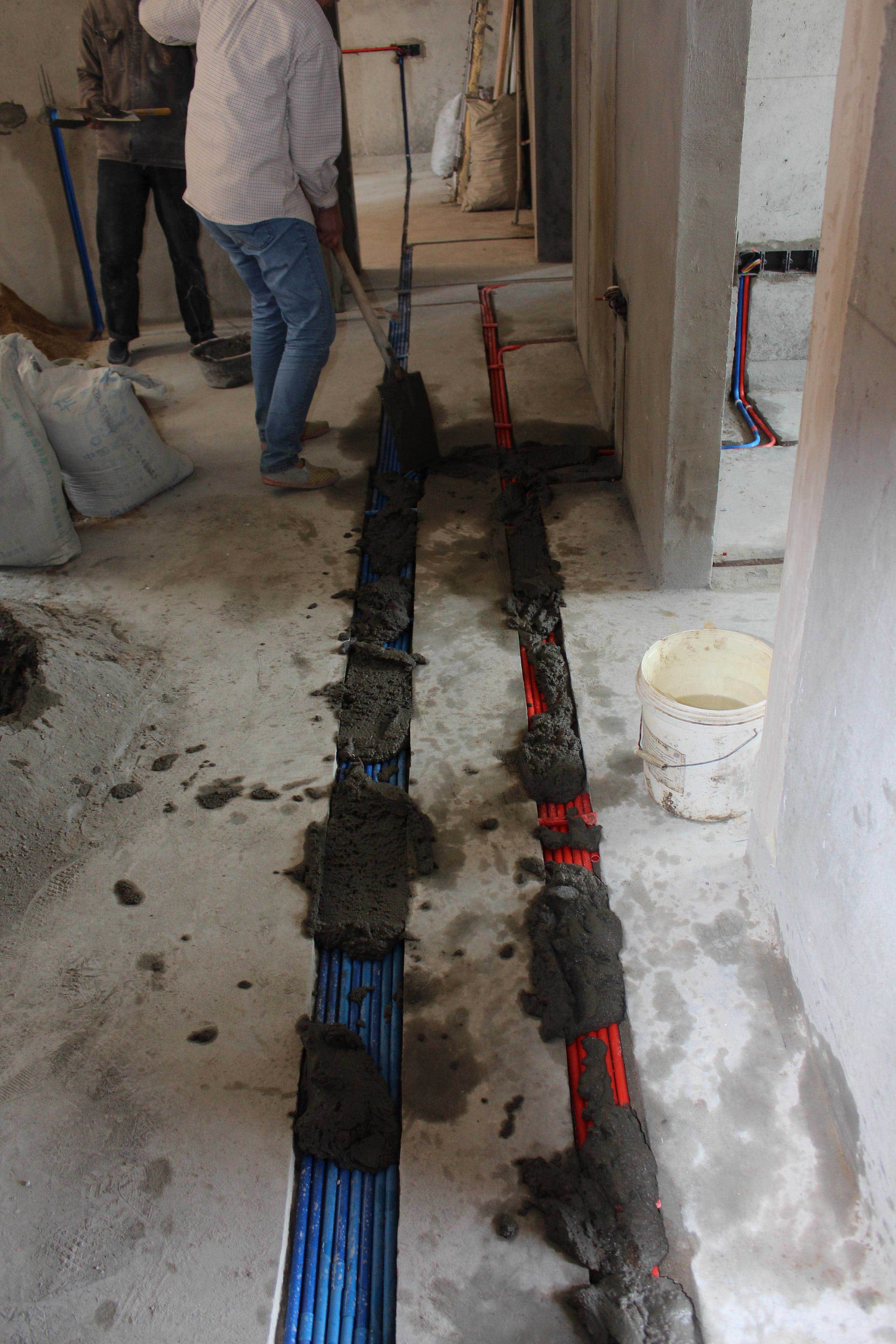 开工进场，拆墙强工程和走水电和封槽