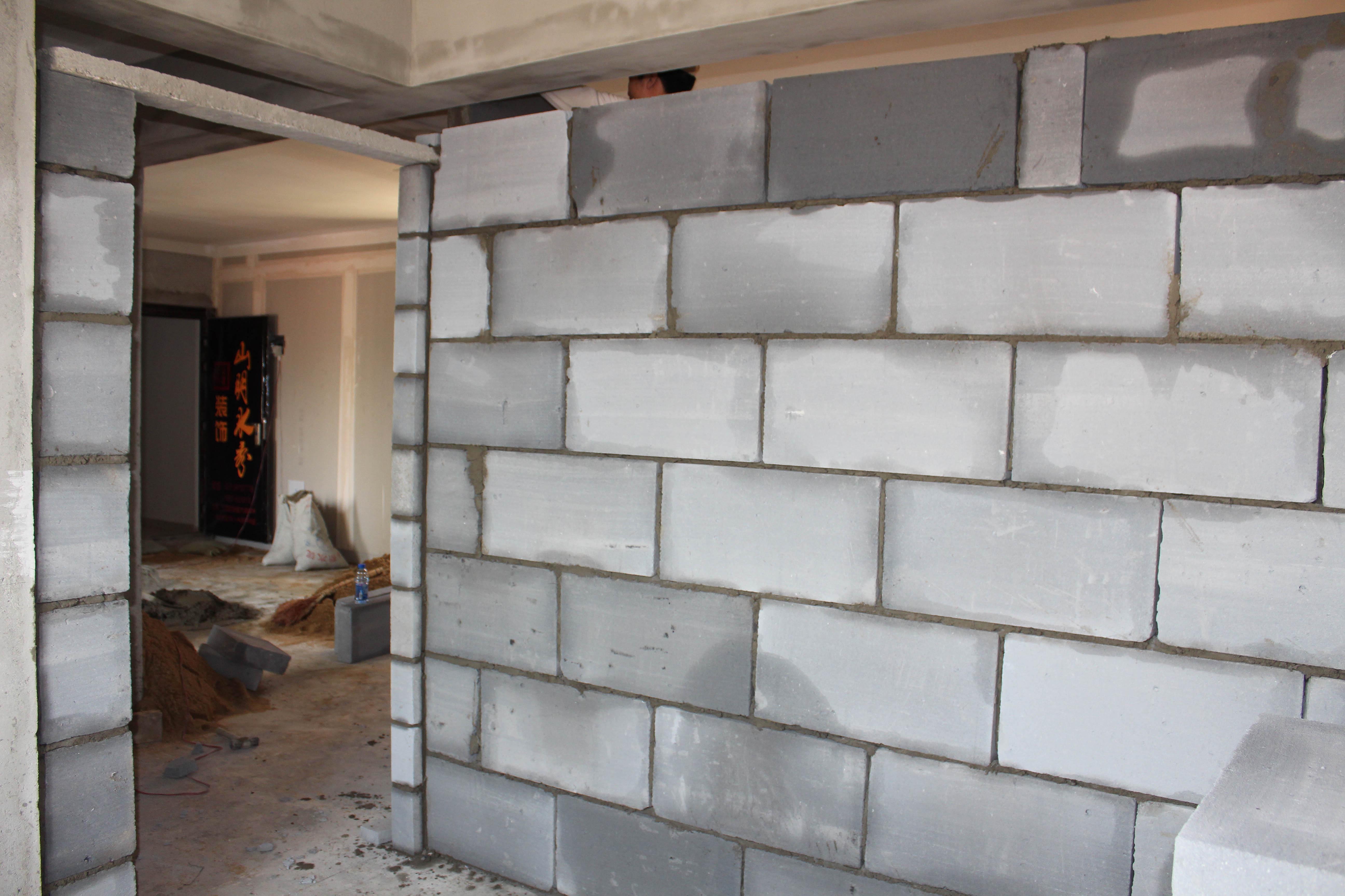 开工进场，拆墙强工程和走水电和封槽