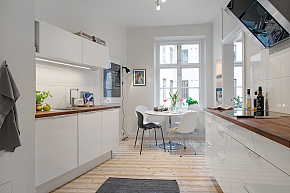 开敞式的白色厨房设计