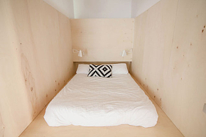 原木板材装饰卧室效果图