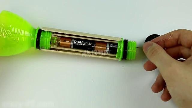 家居diy:用塑料瓶做手电筒 后"亮"了!