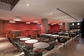 墨爾本美食廣場餐廳桌椅擺放圖片賞析