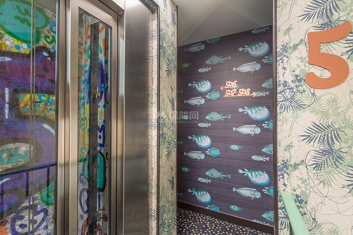 法国巴黎Exquis酒店墙壁装饰画展示