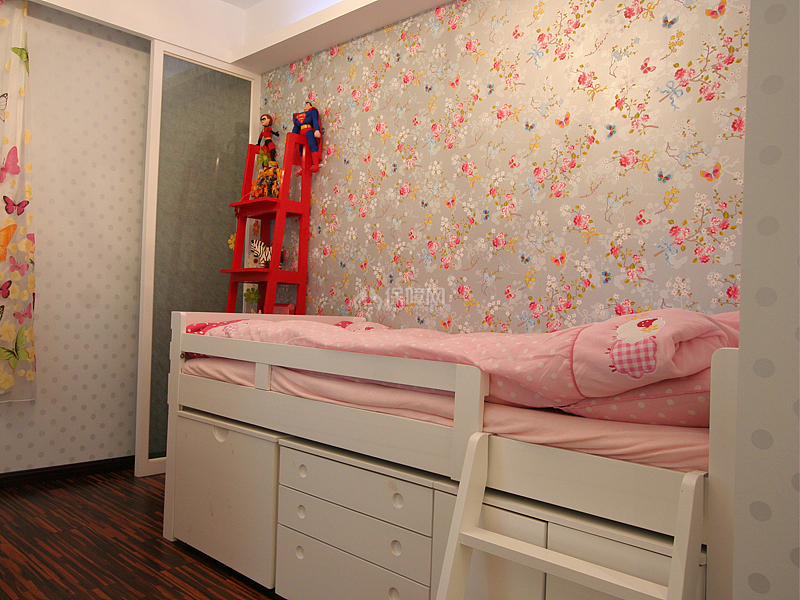 原木现代三居儿童房床的设计效果图