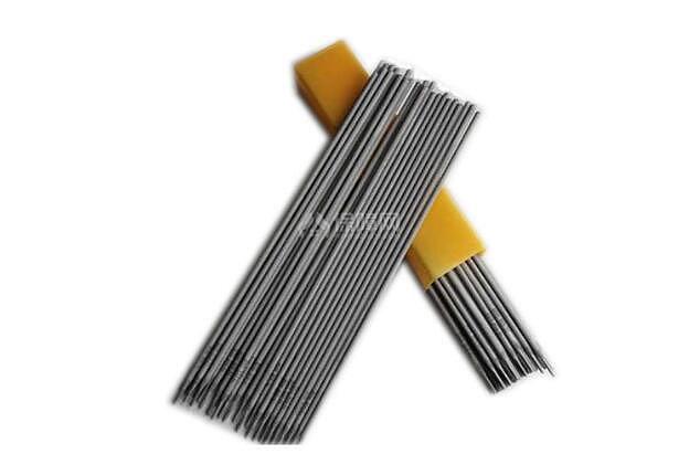 电焊条是电弧旱焊接时使用的金属线材主要是由焊芯和要皮组成焊芯是