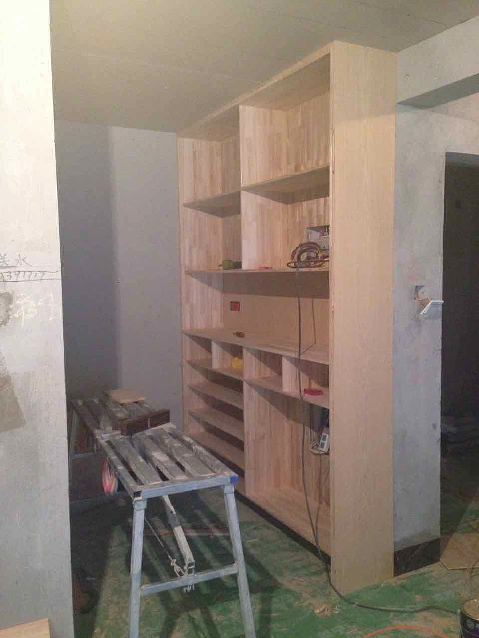 入户鞋柜木工现场图
