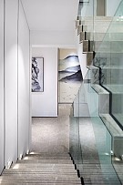 现代简约双拼别墅玻璃楼梯设计