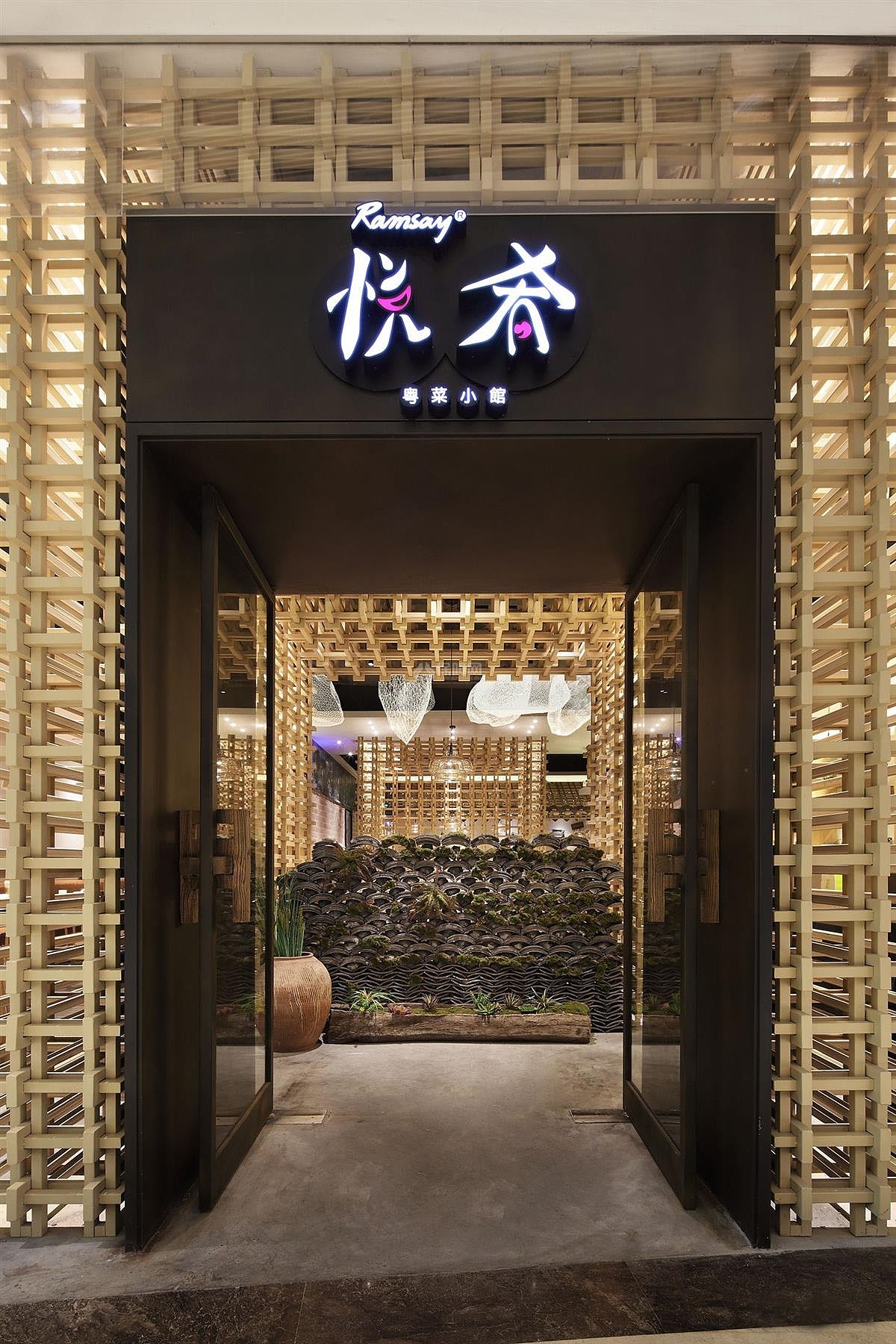 深圳悅肴精品粵菜小館大門設(shè)計效果圖