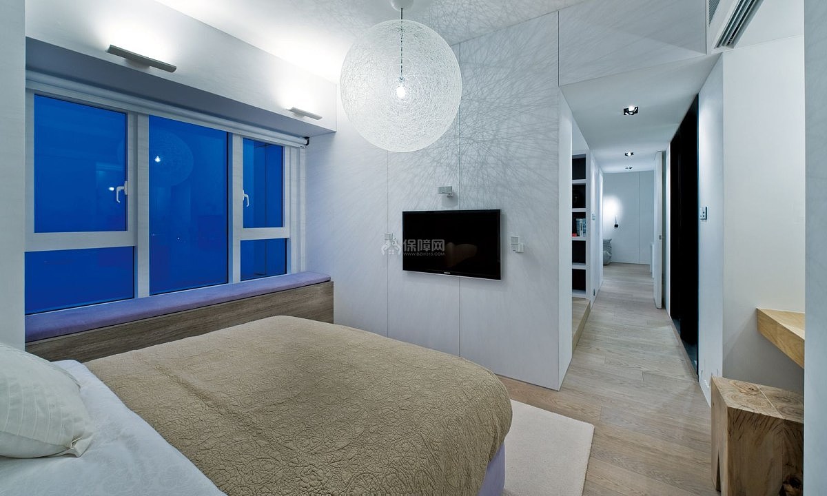 82平现代温馨小窝设计卧室图