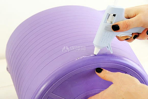 手工DIY：DIY麻绳花篮罩 塑料桶手工制作花盆罩