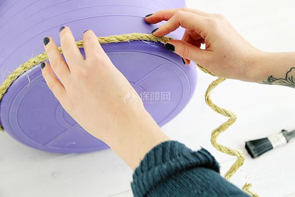 手工DIY：DIY麻绳花篮罩 塑料桶手工制作花盆罩
