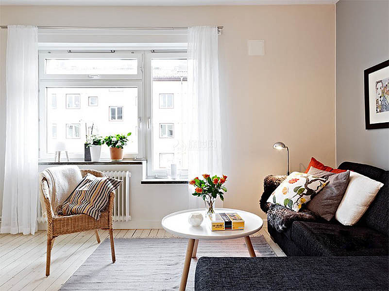 79平北欧简约两居室设计之纯白窗帘