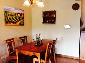 一室一厅地中海风效果图之餐厅餐桌