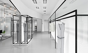 一道薄墻將產(chǎn)品展示區(qū)域與休息區(qū)域分隔