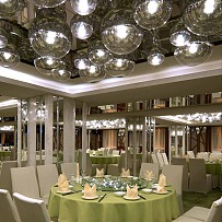 重庆喜百年酒店餐厅餐桌
